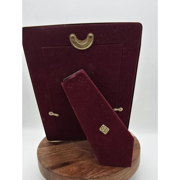 VINTAGE Solid Brass Standing Picture Photo Frame 5"x 7" Quilted Texture Korea - Picture 5 of 9